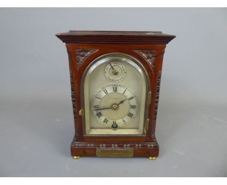 A late 19th Century Mahogany-Cased Desktop Clock, mounted on brass button feet, made by Goldsmiths & Silversmiths Co Ltd, Lon