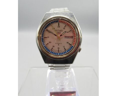 Seiko 5 stainless steel automatic wristwatch with day/date on matching bracelet with signed deployment clasp, signed silver d