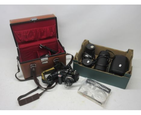 Mixed assortment of vintage camera equipment, to include an Olympus OM-2S with accessories including flashes and lenses; Tamr