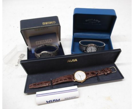 Seiko stainless steel quartz wristwatch with day/date on matching bracelet and signed deployment clasp, signed silver sunburs