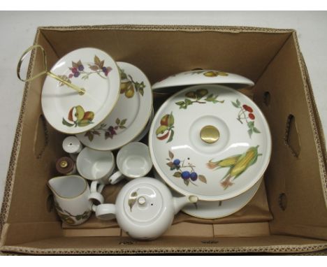 Royal Worcester Evesham-pattern six-cover dinner and tea service, including soufflé and quiche dishes, teapot, cups with sauc