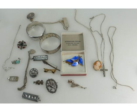 A collection of various silver jewellery including enamel brooch set (221.5g)