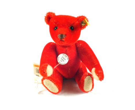 A Steiff 0292/26 Teddy bear Rot (red), 1994, 7"