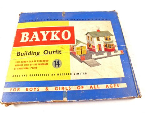 A boxed Bayko No.14 outfit