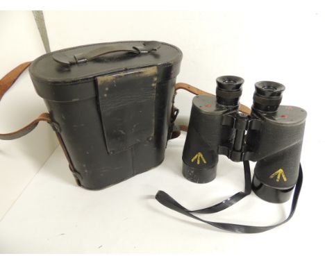A pair of Canadian WWII binoculars marked C.G.B 40 MA 7x50 25953-C, with arrow marks and in original black leather case ++goo