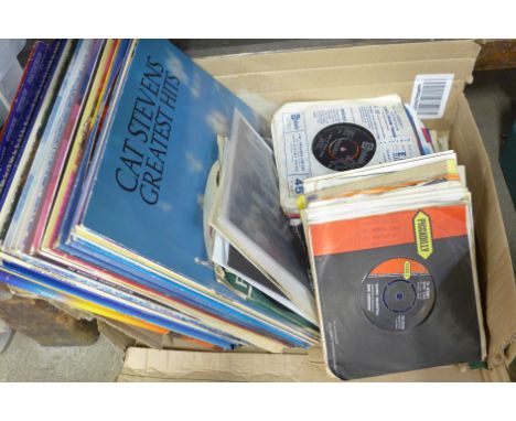 Vinyl records, 32 LP records including Elton John, Cat Stevens, 90 7" 45rpm including The Beatles and Bob Dylan 