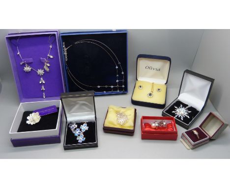A collection of fashion jewellery including a loveheart ring 