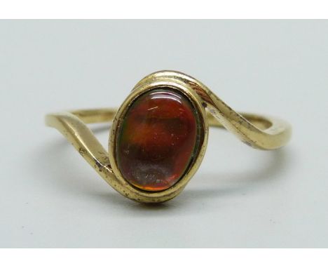 A silver gilt ammolite ring, P 
