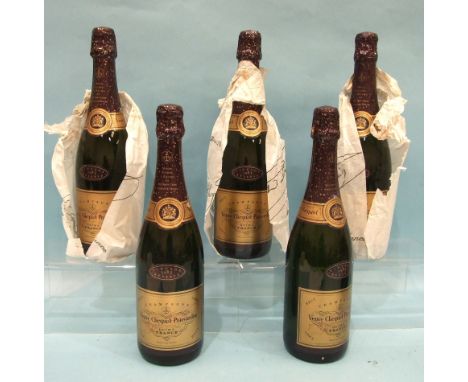 Veuve Clicquot Ponsardin Champagne vintage 1983 Reserve, five bottles, (5). 