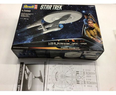 Revell 04882 Star Trek USS Enterprise NCC - 1701 scale 1:500 and Heller 80444 Station Spatiale Internationale scale 1:125 (2)