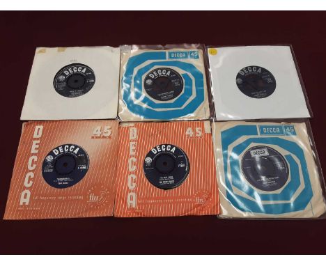 Box of single records on the Decca label including Mojos, Don Fox, Fortunes, Poets, Marianne Faithfull, Majority, Bern Elliot