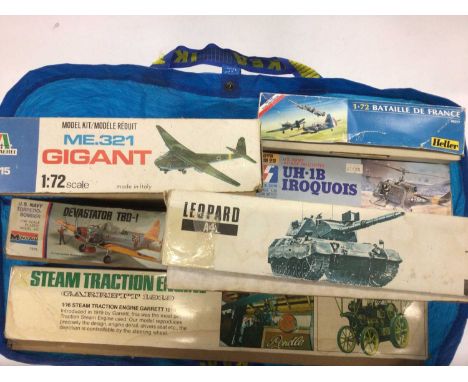 Selection of boxed construction kits including, Heller, monogram, Italeri, Bandai steam traction engine and others. (qty)