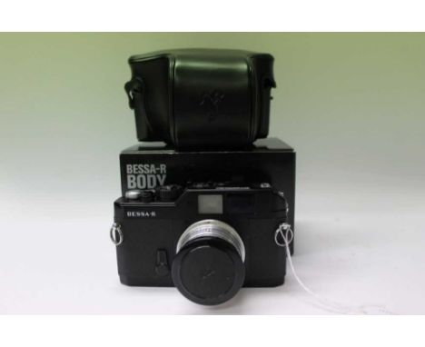 Voigtlander Bessa-R 35mm rangefinder camera, with Russian lens, cap, leather case and box