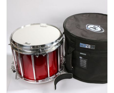 Pearl Championship Pipe Band Series snare drum, 12x14 in red together with a carrying case and knee rest&nbsp;