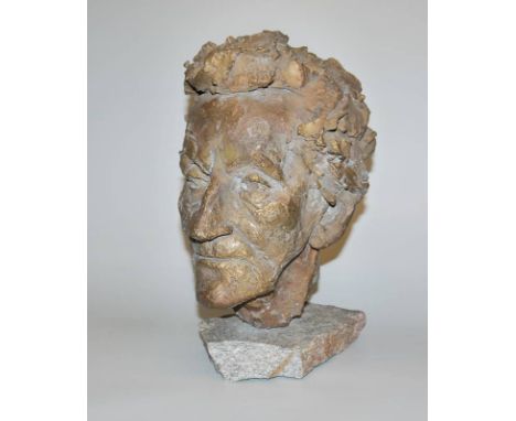 Karlheinz Oswald, Portrait Hella Pachen, Bronzeplastik von 1993Karlheinz Oswald, *1958 Worms, 1981-90 Bildhauerstudium mit Di
