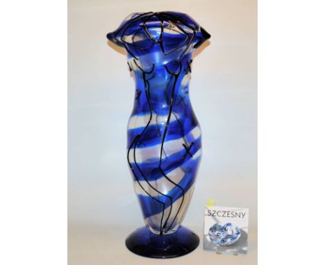 Stefan Szczesny, Vase, zweifarbiges Glas, Murano, Unikat von 1998Stefan Szczesny, *1951 München, Maler, Bildhauer und Fotogra