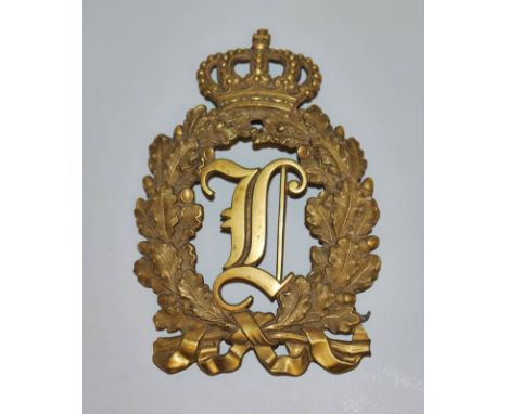 Helmemblem, Großherzogtum Baden, Mitte 19. Jh."L" für Großherzog Ludwig II. unter Krone in Eichenkranz, Emblem eines Raupenhe