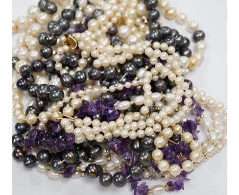 Four assorted modern cultured pearl necklaces, including Tahitian pearl, 133cm and a graduated single strand with 750 clasp, 