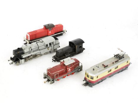 A Mixed Lot of Continental H0 Gauge Locomotives, comprising early boxed Rivarossi L835/R Italian 0-6-0T (VG, box VG, Rivaross