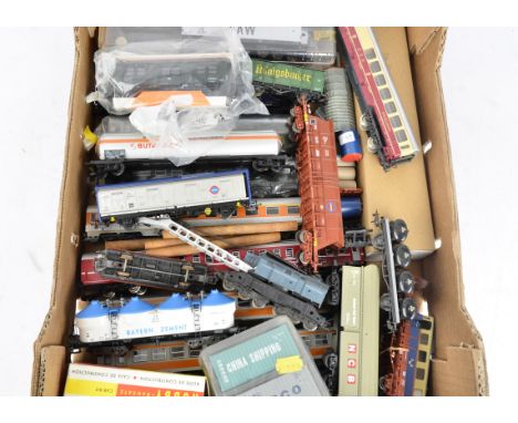 A Mixed Lot of Continental H0 Gauge Rolling Stock, seventeen assorted French, German, Italian and other coaches by Jouef, Lim