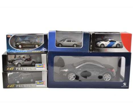 Boxed Modern Diecast 1:43 scale Vehicles, a collection of vintage and modern mostly private vehicles, including examples by R