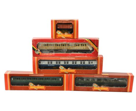 Hornby (Margate) and Lima Boxed 00 Gauge Rolling Stock, Hornby including R441 and R445 SR green coaches, R435 LNER teak, a Pu