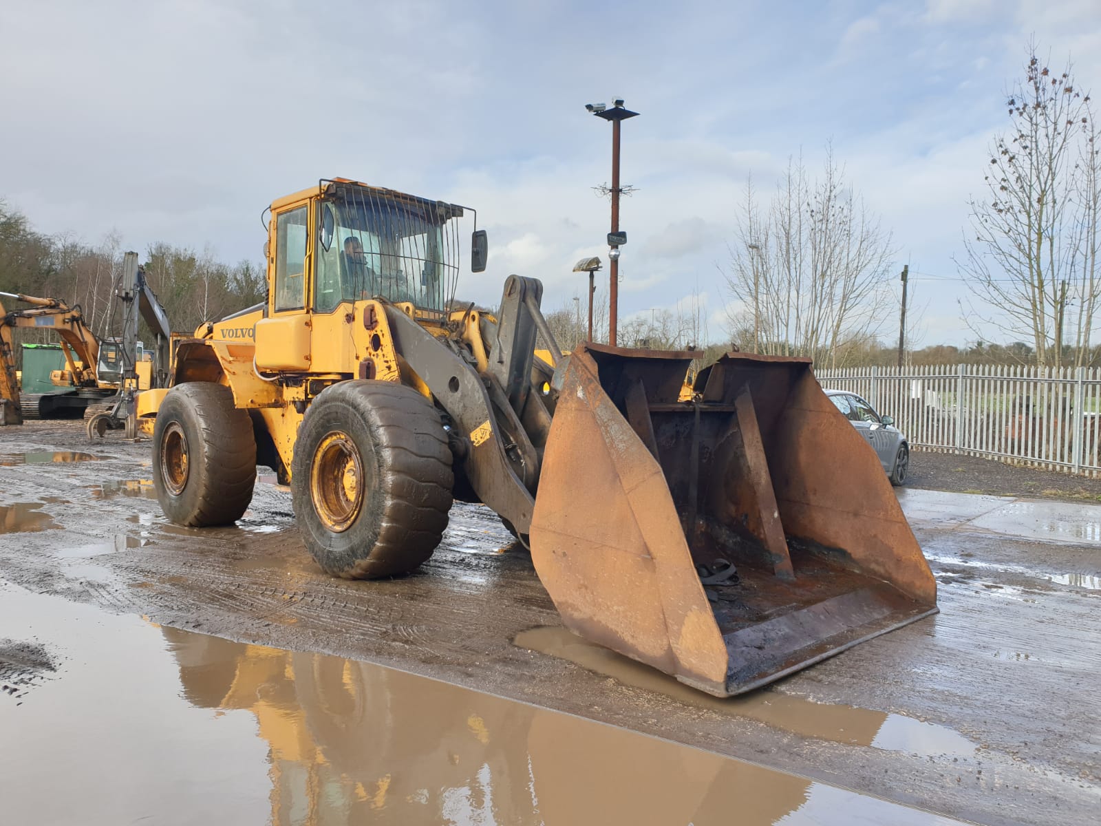 Volvo L120E Loading Shovel 200719000 hoursDirect from work and fitted
