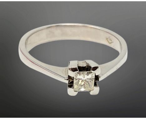 An 18ct white gold princess cut solitaire diamond ring, size M CONDITION REPORT: 2.9g