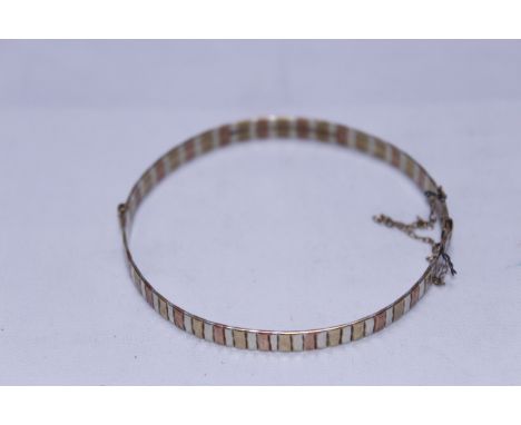 9ct H/M three colour gold bangle, approx 10.1gms