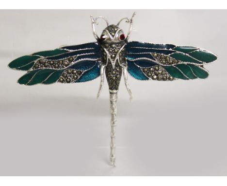 AN ART DECO DESIGN SILVER AND ENAMEL DRAGONFLY BROOCH.