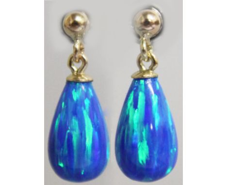 A PAIR OF BLACK GILSON OPAL TEARDROP EARRINGS, set in 9ct yellow gold.