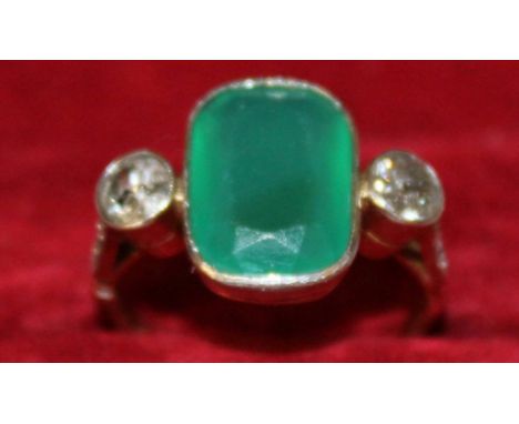 A GOOD YELLOW GOLD EMERALD AND DIAMOND RING.