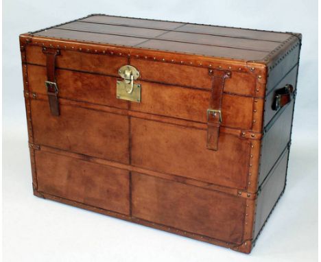 A GOOD LARGE LEATHER TRUNK, with interior removable tray. 3ft 0ins wide x 2ft 2ins high x 1ft 8ins deep.