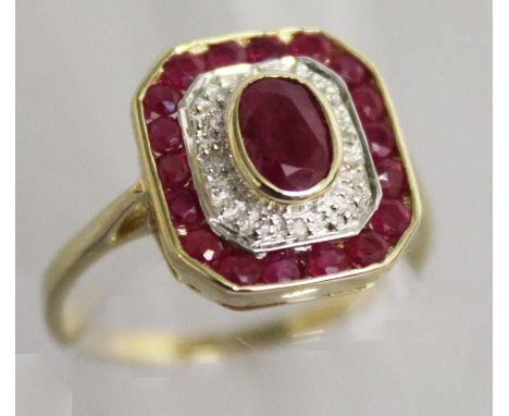 A RUBY AND DIAMOND ART DECO STYLE RING, set in 9ct yellow gold.