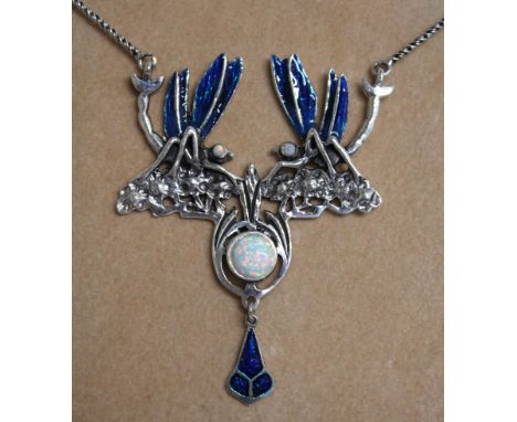 AN ART DECO DESIGN SILVER, ENAMEL AND PEARL NECKLACE.