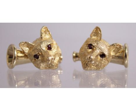 A PAIR OF 9CT YELLOW GOLD FOX AND HUNTING HORSE CUFFLINKS.