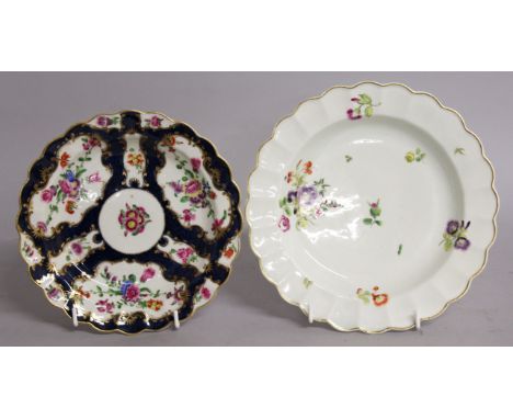 A WORCESTER GOOD BLUE SCALE PLATE, painted with mirror shaped panels of flowers, fretted square mark to reverse and a good Wo