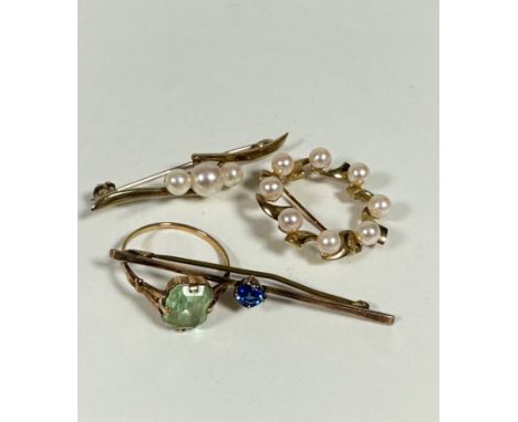 A 9ct gold dress ring mounted cushion cut pale green stone in claw setting (S) (stone a/f), a 9ct gold bar brooch mounted blu