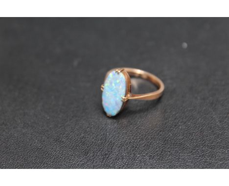 A 9CT ROSE GOLD OPAL TOPPED RING, approx weight 2.1g, ring size L