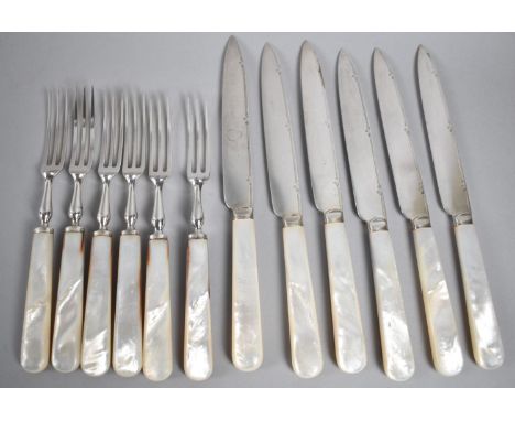 A Mother of Pearl Handled Fruit Cutlery Set