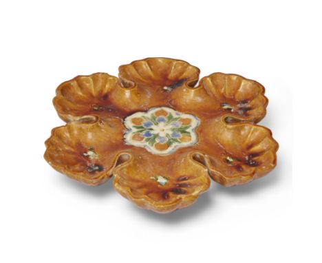 A Chinese Tang-style sancai-glazed foliate tripod tray20th centuryThe hexafoliate tray with carved central florette and cover