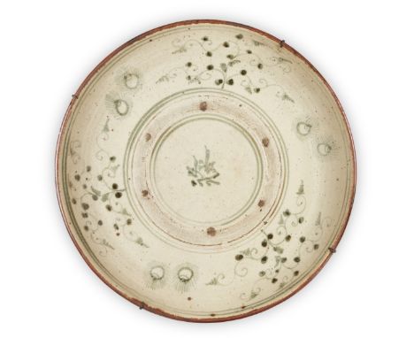 A large Annamese blue and white dish14th/15th centuryPainted to the central reserve with a stylised character inside an ungla