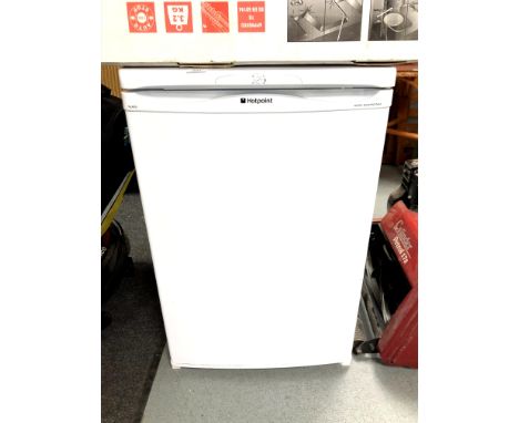 A Hotpoint ice diamond under bench fridge 