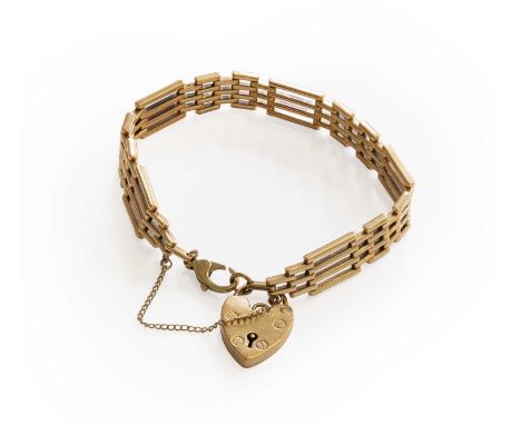 A 9 Carat Gold Gate Link Bracelet, with a 9 carat gold heart shaped padlock length 19cmGross weight 33.2 grams.