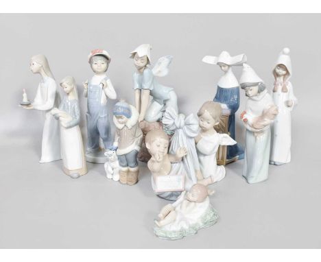 Various Lladro Figures, including model no. 7690 (one tray)Model 467 lacking something from hand, otherwise good condition