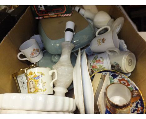 A box containing assorted china wares, etc, to include various Royal Commemorative mugs, a pair of alabaster table lamps, car