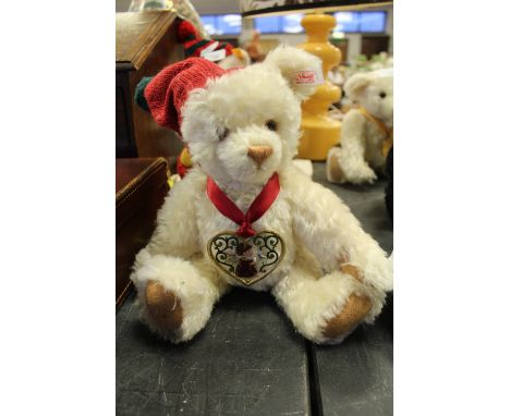 Steiff Christkindlmarkt bear