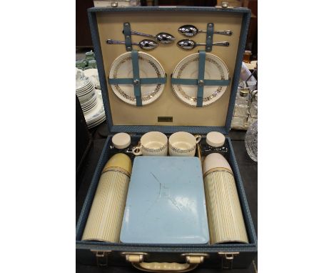 Picnic Hamper - Brexton - complete set