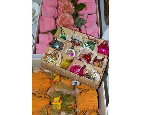 THREE BOXES OF VINTAGE CHRISTMAS BAUBLES AND TABLE CRACKERS, to include six orange crepe covered Christmas  crackers decorate