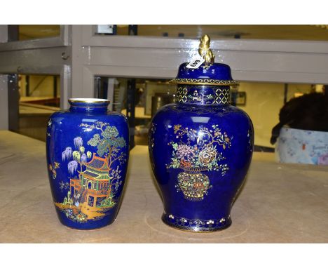 A CARLTON WARE VASE AND GINGER JAR, the vase height 23cm, decorated with Willow Pattern in polychrome enamels on a midnight b